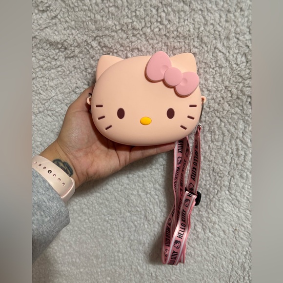 HELLO KITTY CROSSBODY - Picture 2 of 3